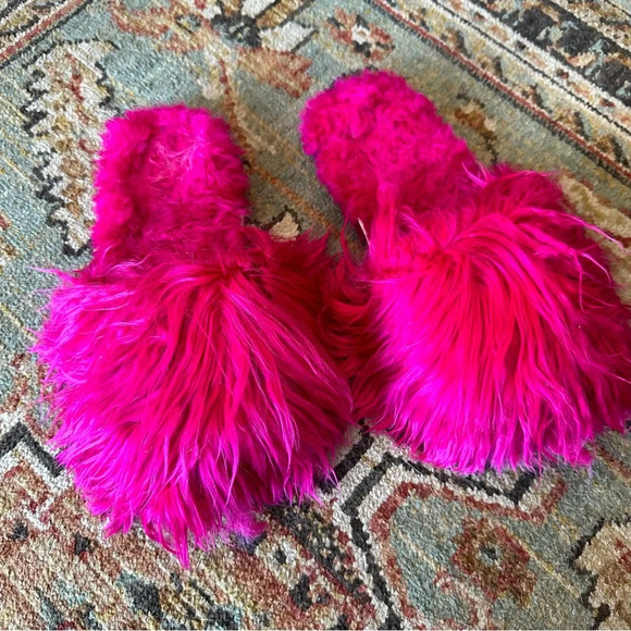 ARIANA BOHLING Alpaca Hot Pink Slippers 8 - Picture 2 of 6